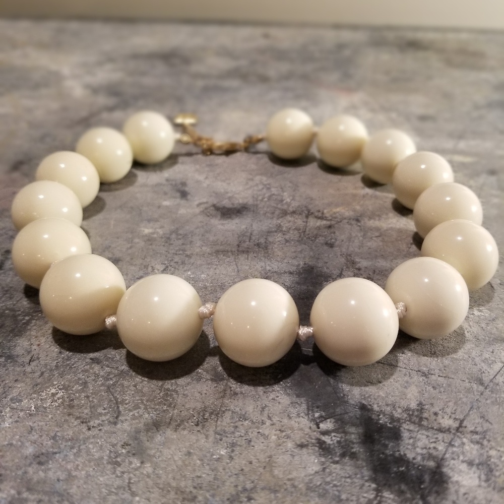 🔵🔵Cream beaded necklace🔵🔵